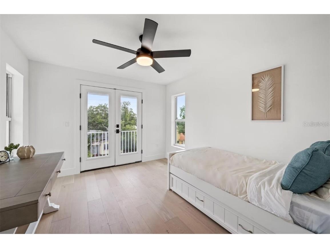 1647 Siesta Drive Sarasota FL 34239 A4672643 image33