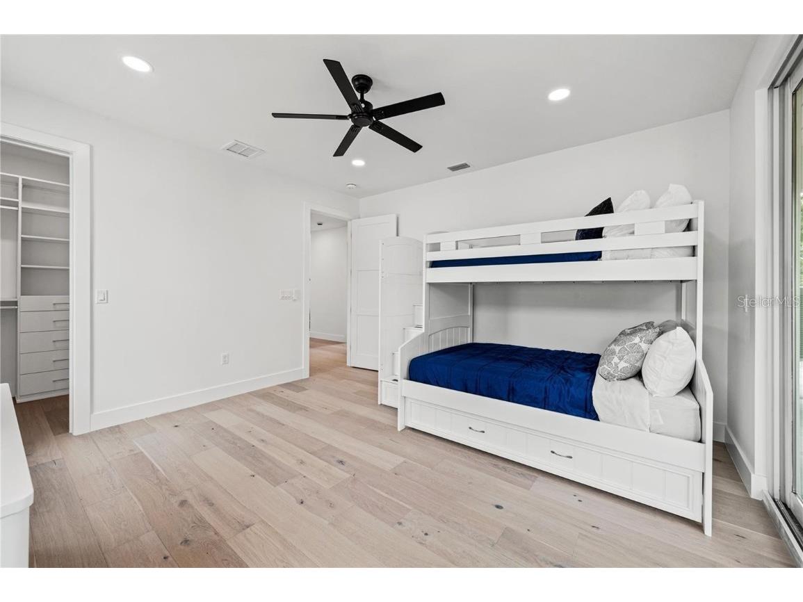 1647 Siesta Drive Sarasota FL 34239 A4672643 image41