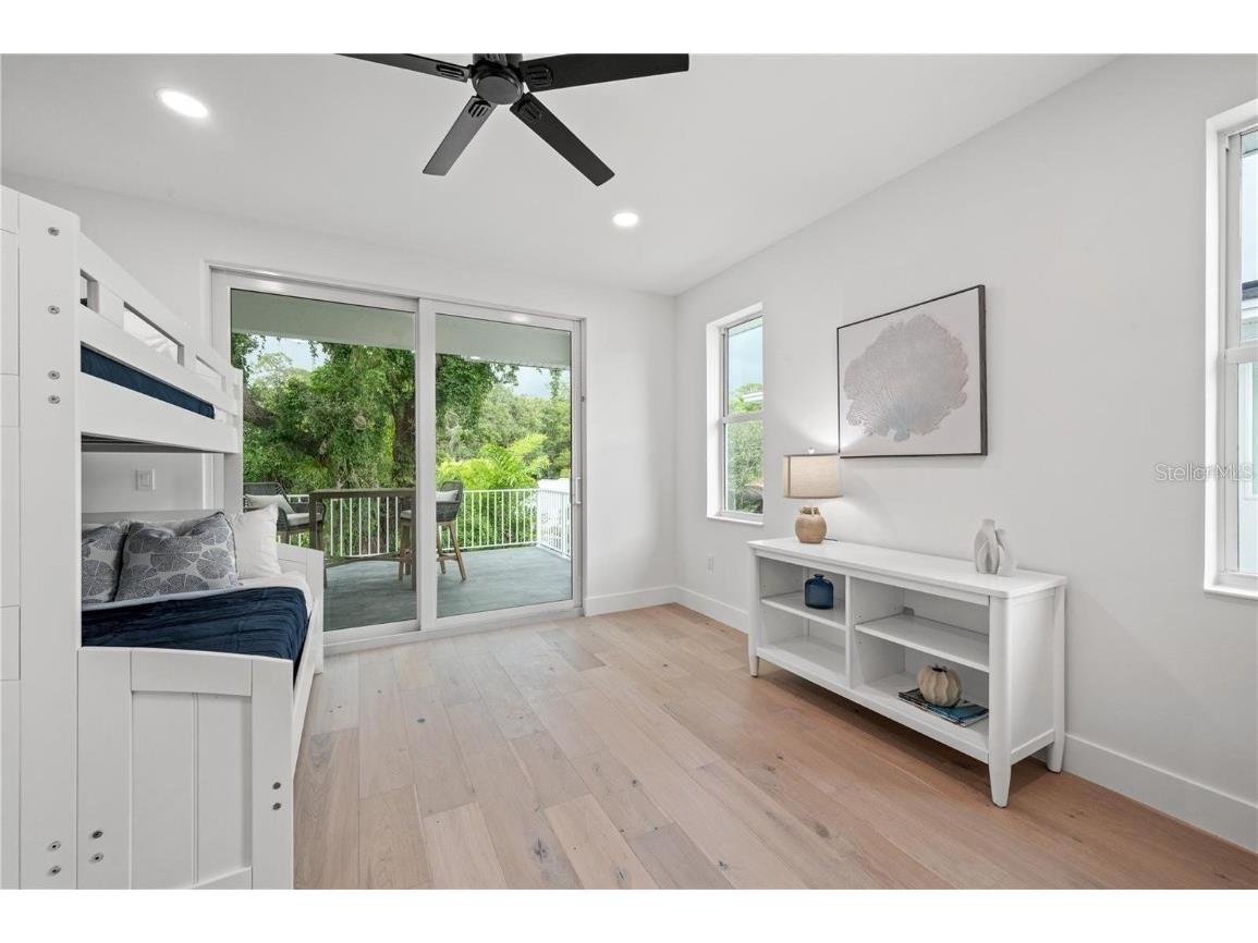 1647 Siesta Drive Sarasota FL 34239 A4672643 image42