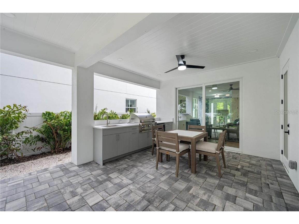 1647 Siesta Drive Sarasota FL 34239 A4672643 image43