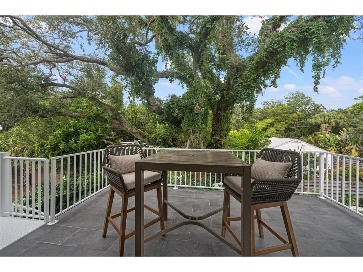 1647 Siesta Drive Sarasota FL 34239 A4672643 image44