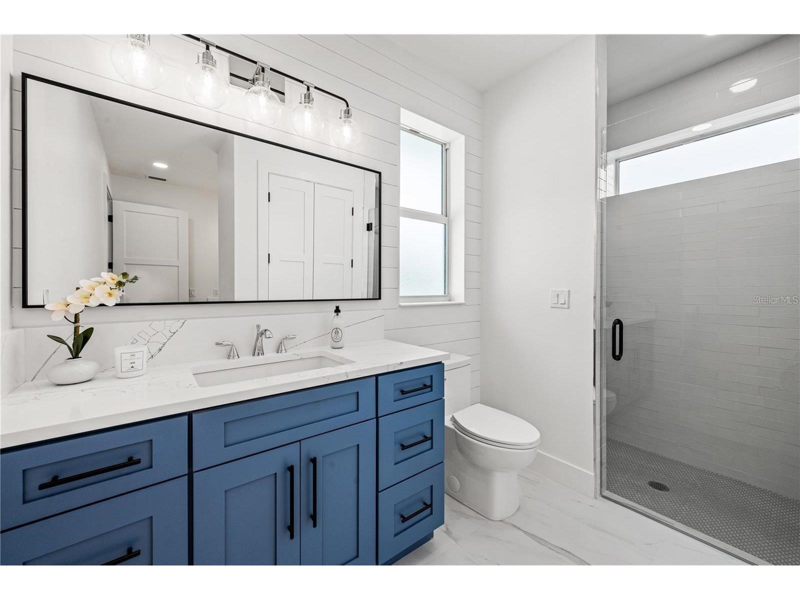 1647 Siesta Drive Sarasota FL 34239 A4682250 image36