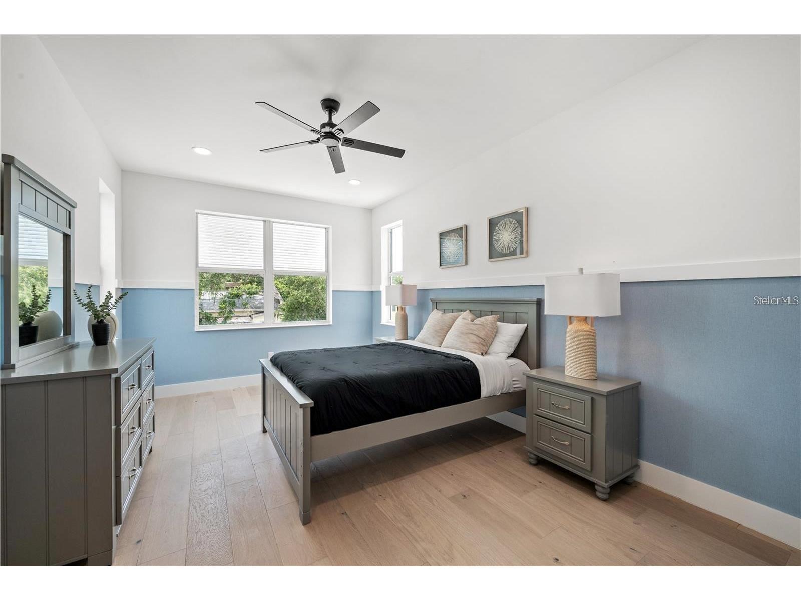 1647 Siesta Drive Sarasota FL 34239 A4682250 image37