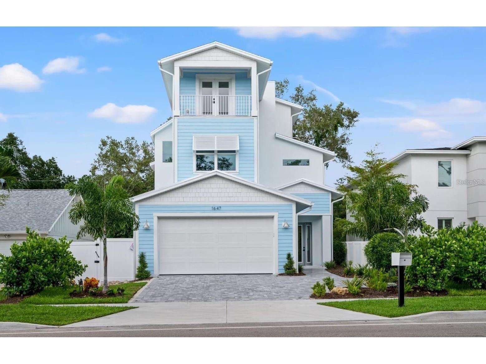 1647 Siesta Drive Sarasota FL 34239 A4695812 image1