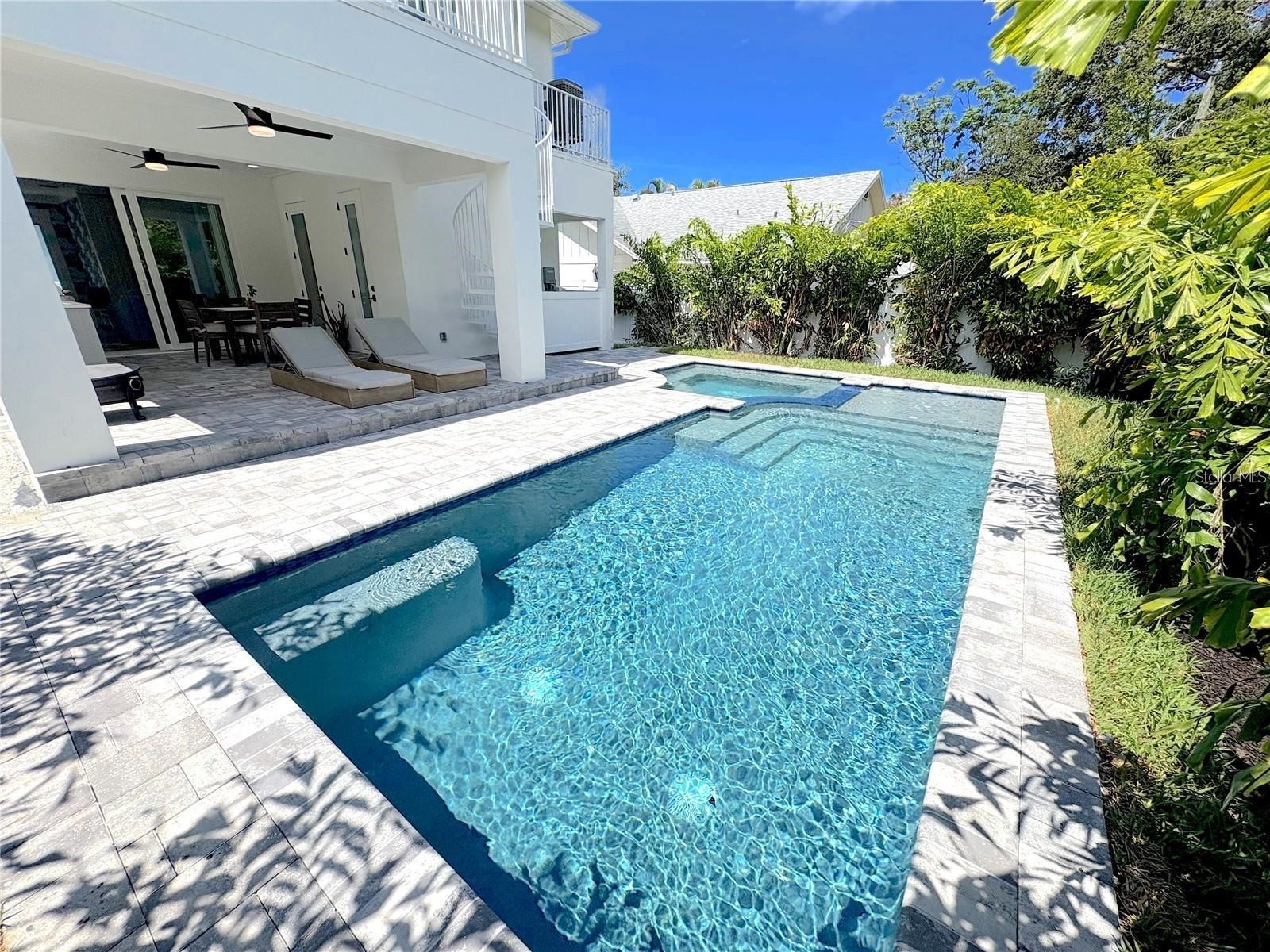 1647 Siesta Drive Sarasota FL 34239 A4695812 image11