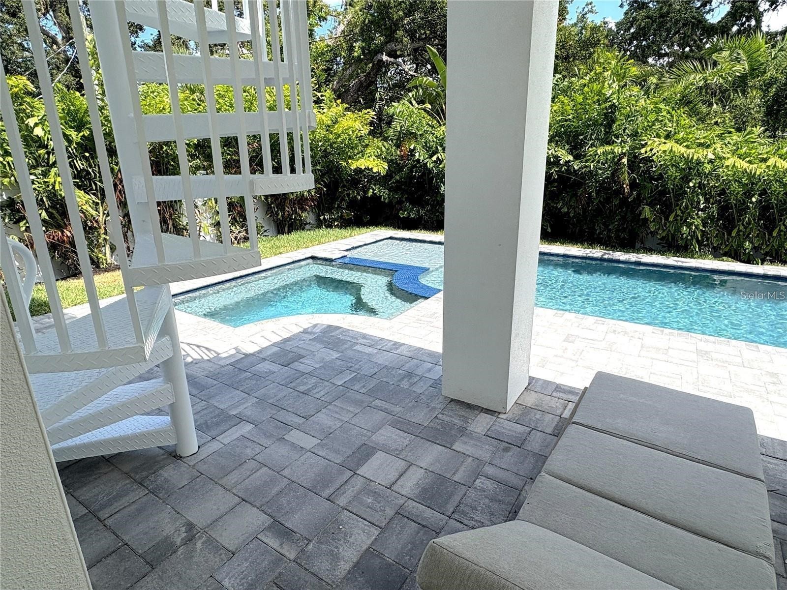 1647 Siesta Drive Sarasota FL 34239 A4695812 image12