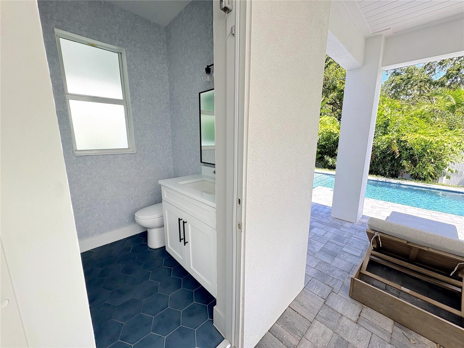 1647 Siesta Drive Sarasota FL 34239 A4695812 image13