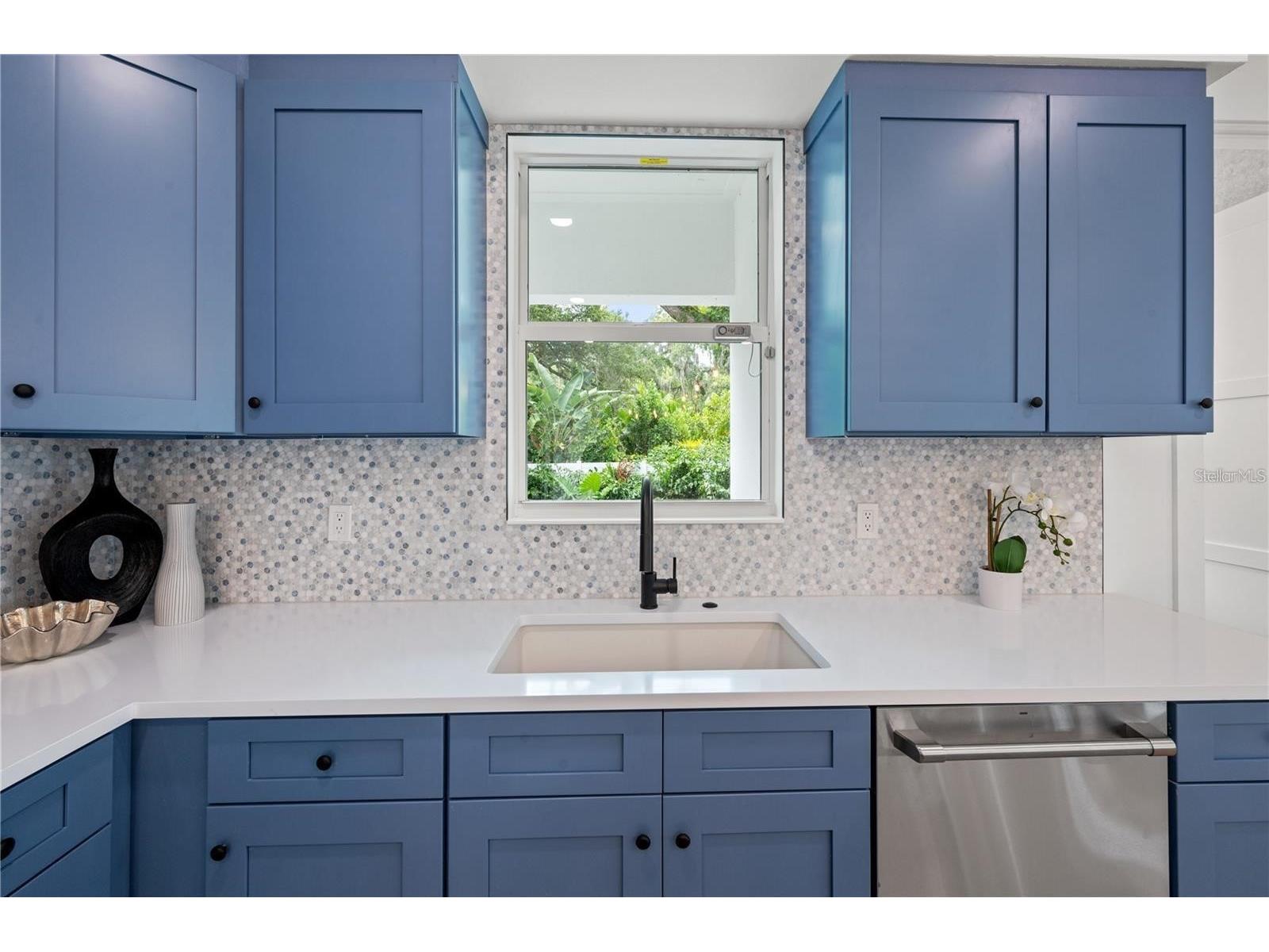 1647 Siesta Drive Sarasota FL 34239 A4695812 image17