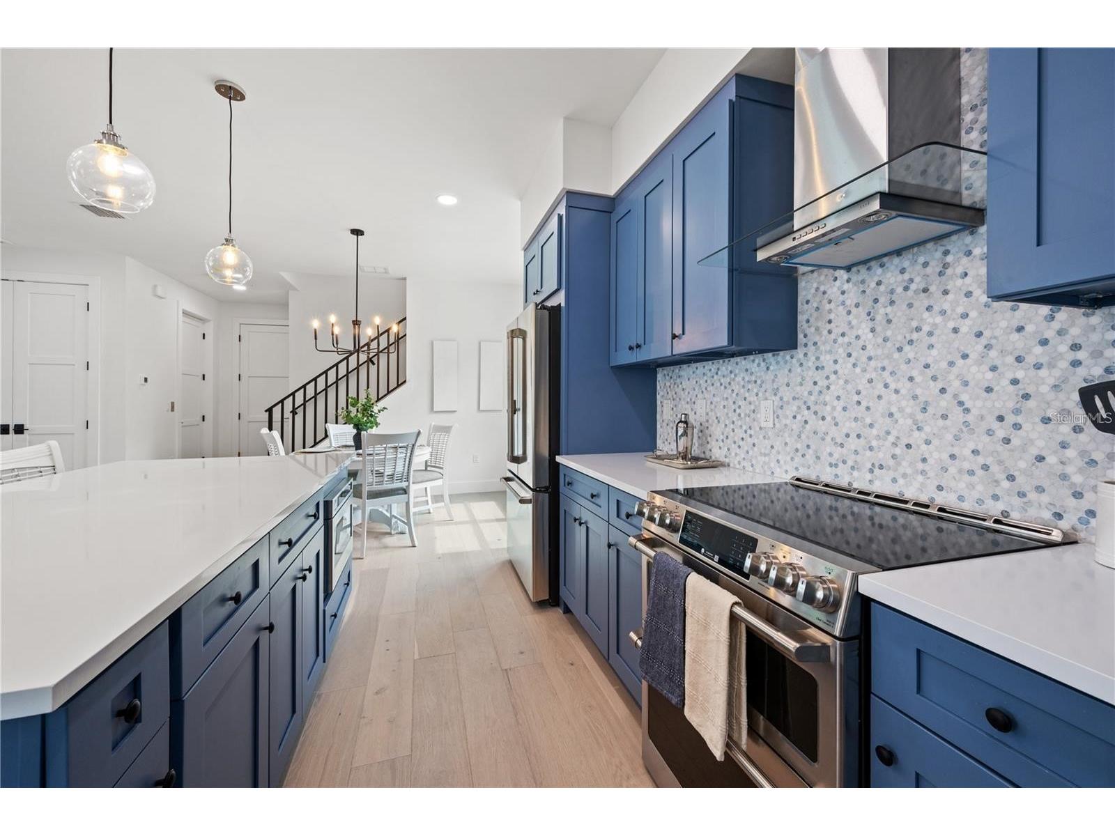 1647 Siesta Drive Sarasota FL 34239 A4695812 image18
