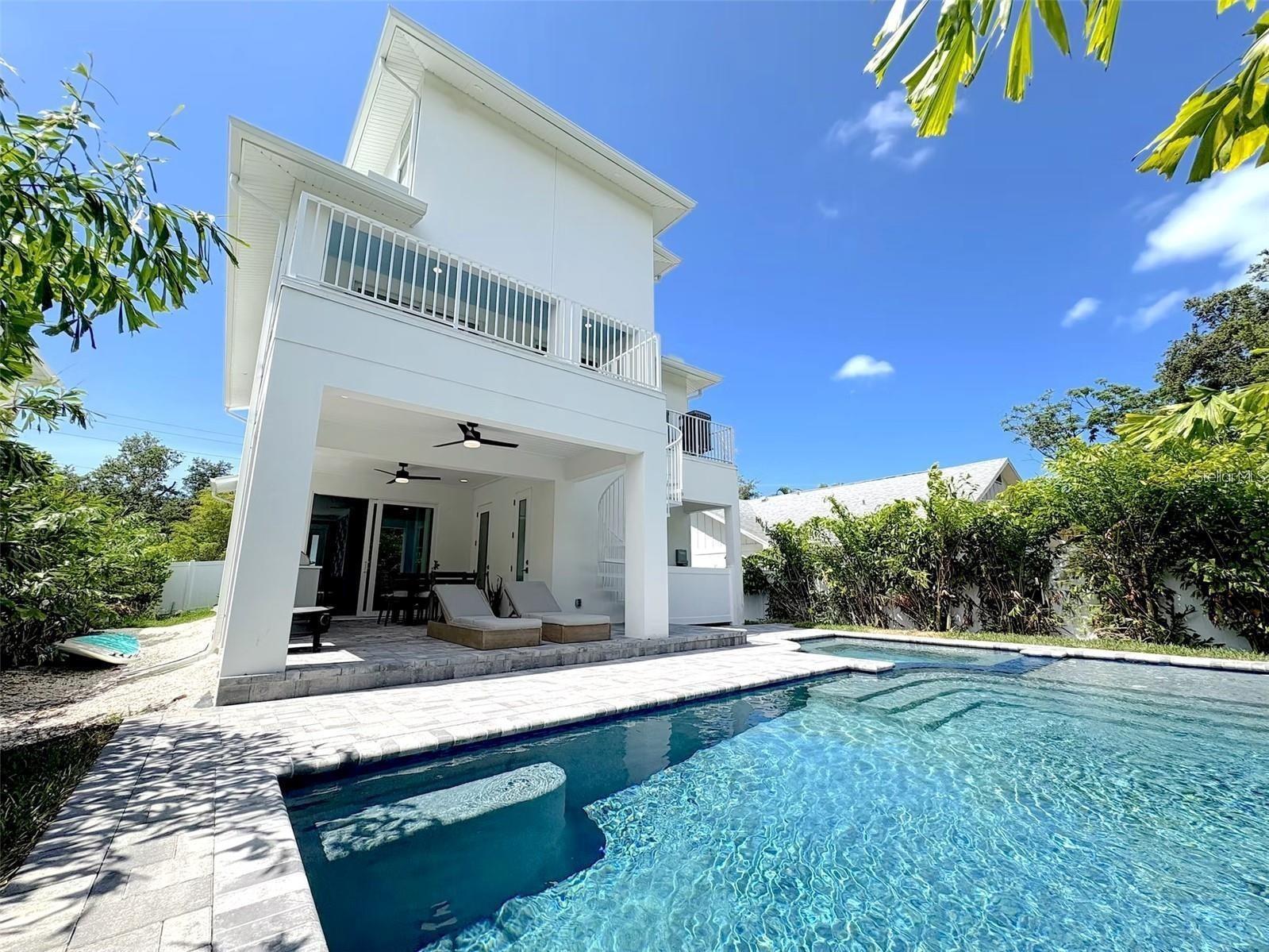 1647 Siesta Drive Sarasota FL 34239 A4695812 image2