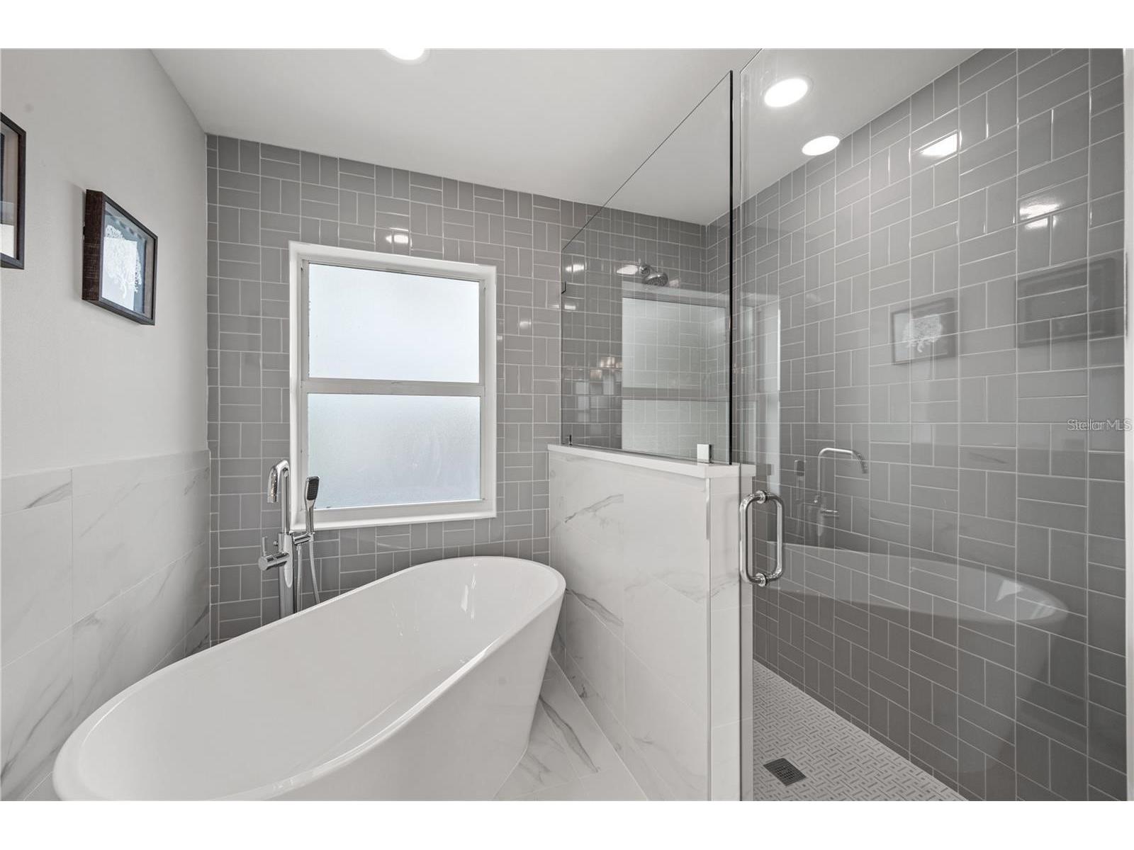 1647 Siesta Drive Sarasota FL 34239 A4695812 image30