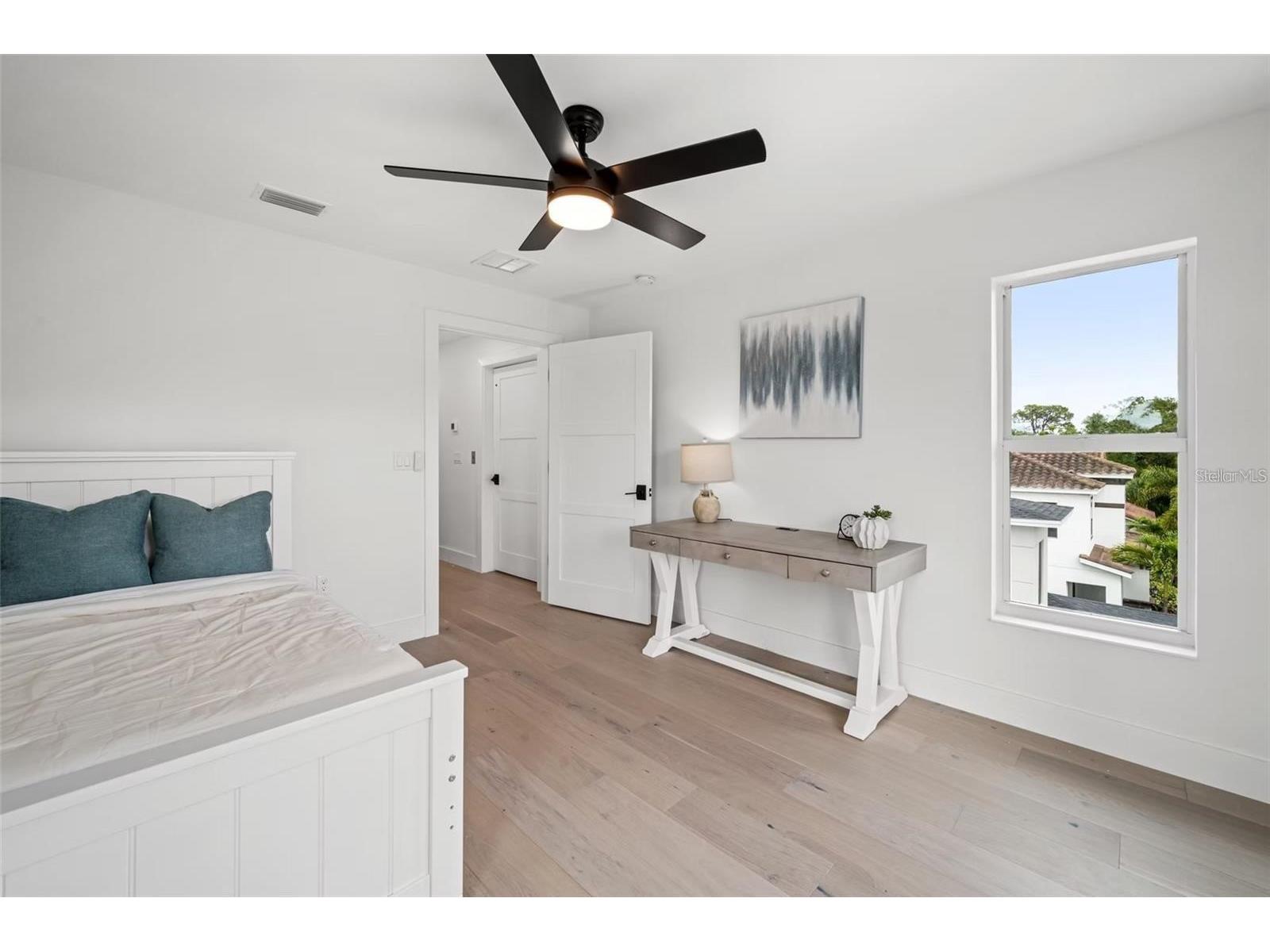 1647 Siesta Drive Sarasota FL 34239 A4695812 image31