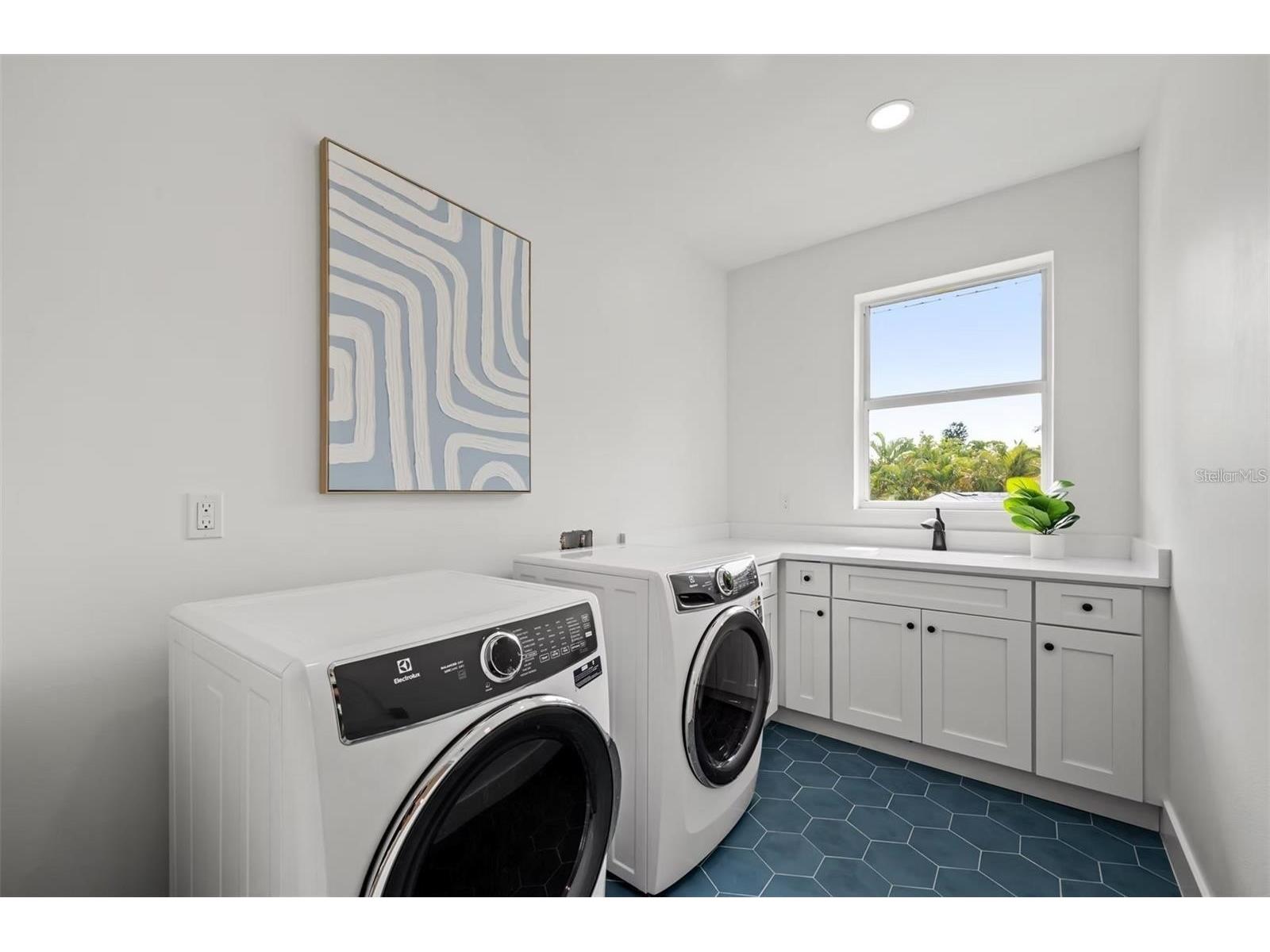 1647 Siesta Drive Sarasota FL 34239 A4695812 image39