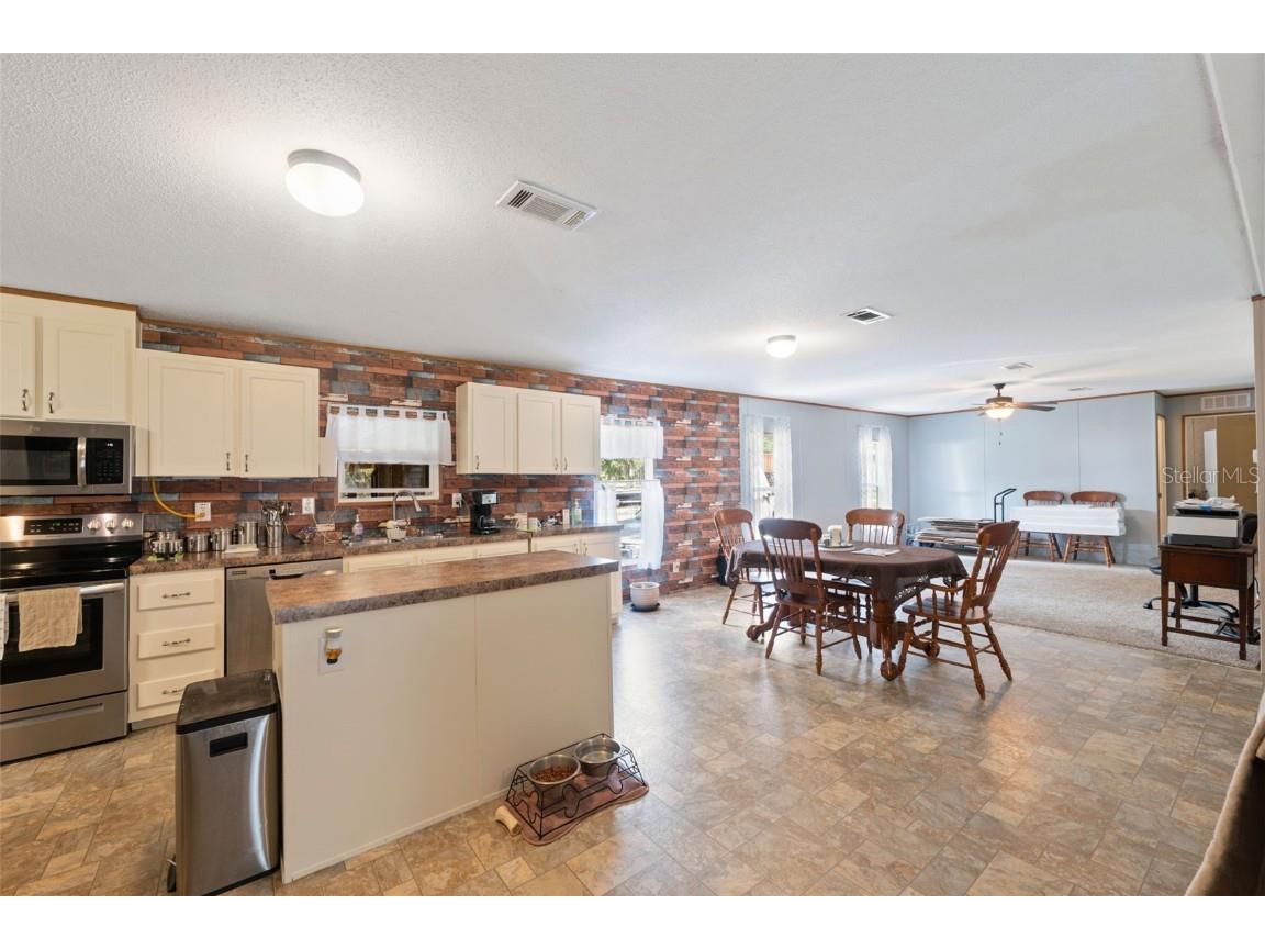 16481 Oakview Drive Brooksville FL 34601 W7879670 image11