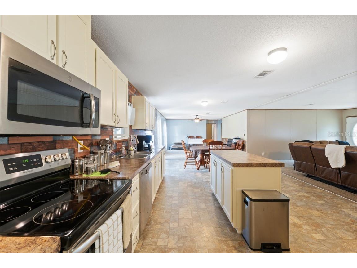 16481 Oakview Drive Brooksville FL 34601 W7879670 image14