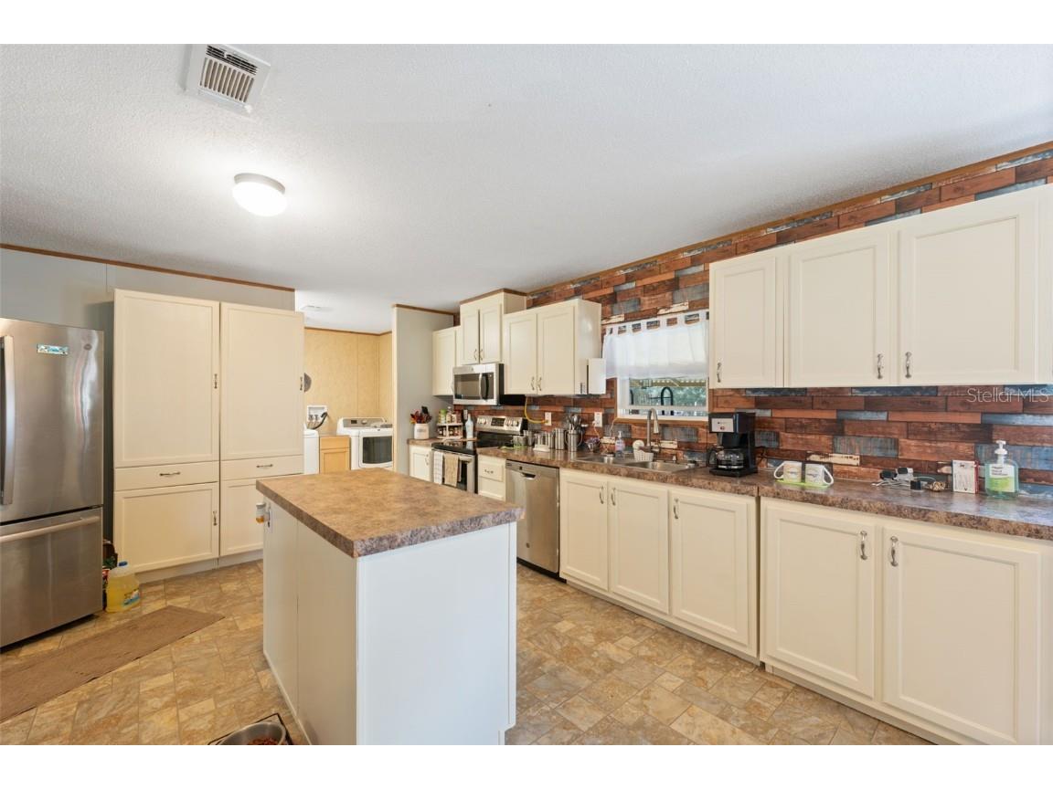 16481 Oakview Drive Brooksville FL 34601 W7879670 image9