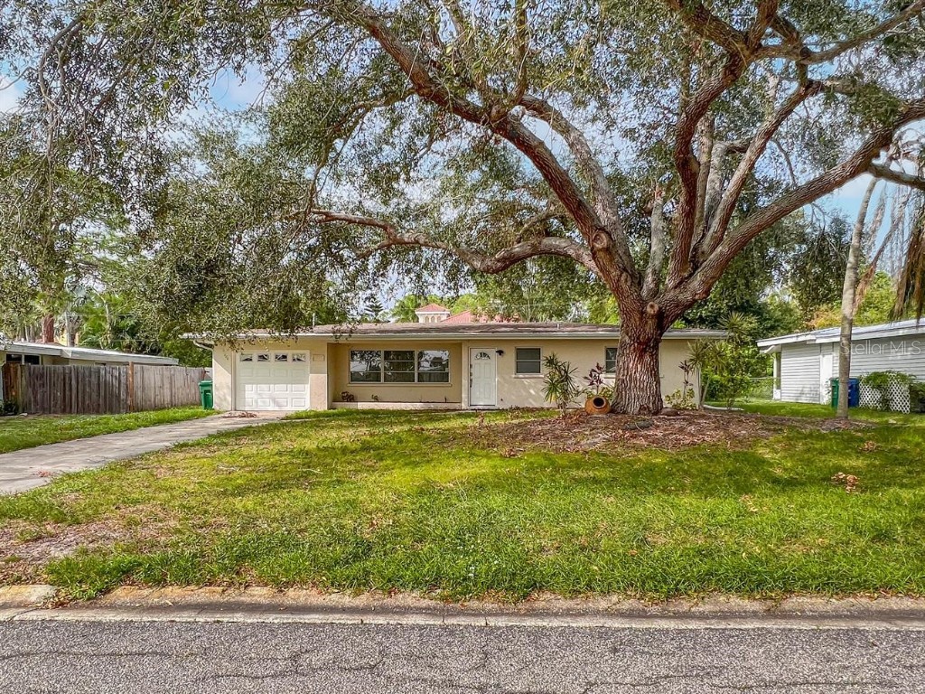 1649 Livingstone Street Sarasota FL 34231 A4587900 image1