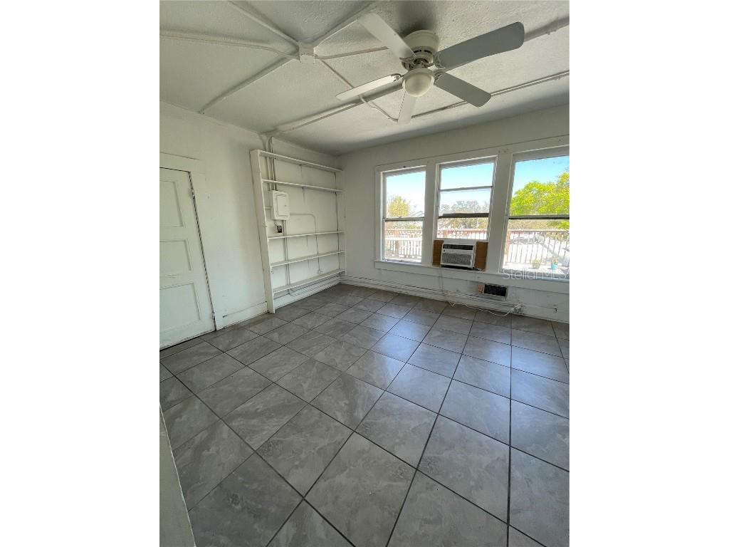 165 E Tarpon Avenue Tarpon Springs FL 34689 W7843478 image1