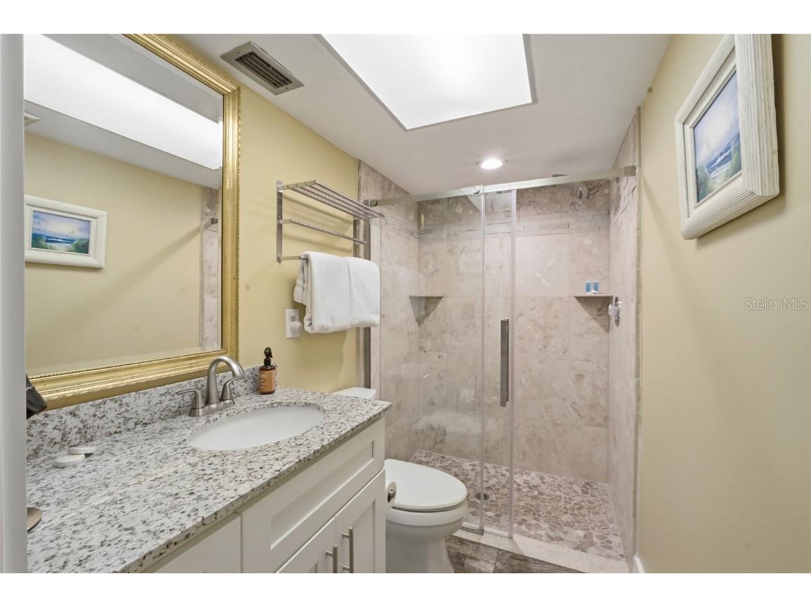 165 Vista Hermosa Circle #24A Sarasota FL 34242 N6141789 image17