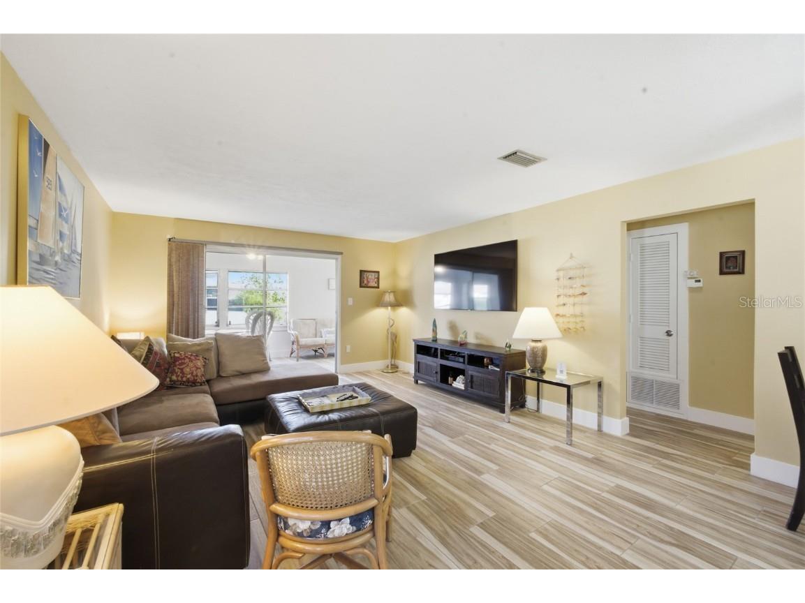 165 Vista Hermosa Circle #24A Sarasota FL 34242 N6141789 image5