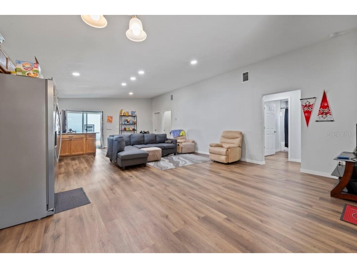 1650 14th Street S Saint Petersburg FL 33705 A4665529 image5