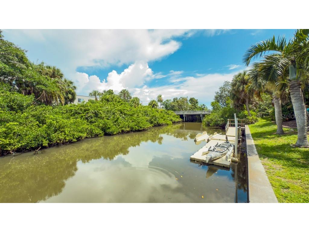 1650 Pine Tree Lane #103 Sarasota FL 34236 - HUDSON BAYOU N6139962 image2