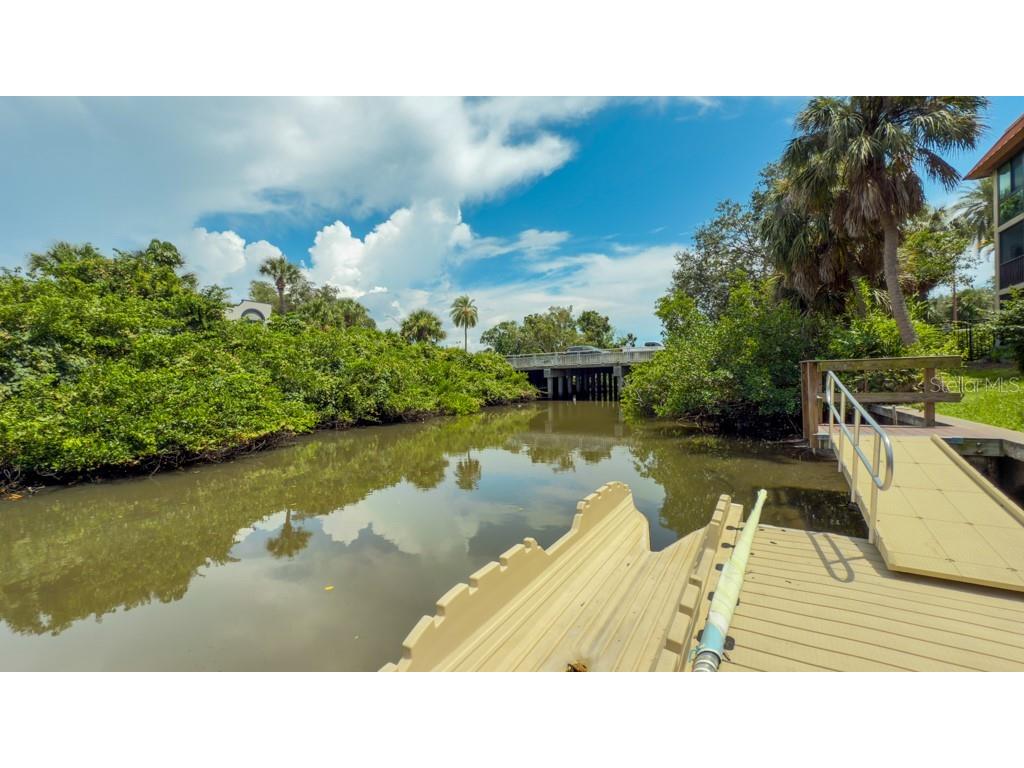 1650 Pine Tree Lane #103 Sarasota FL 34236 - HUDSON BAYOU N6139962 image3