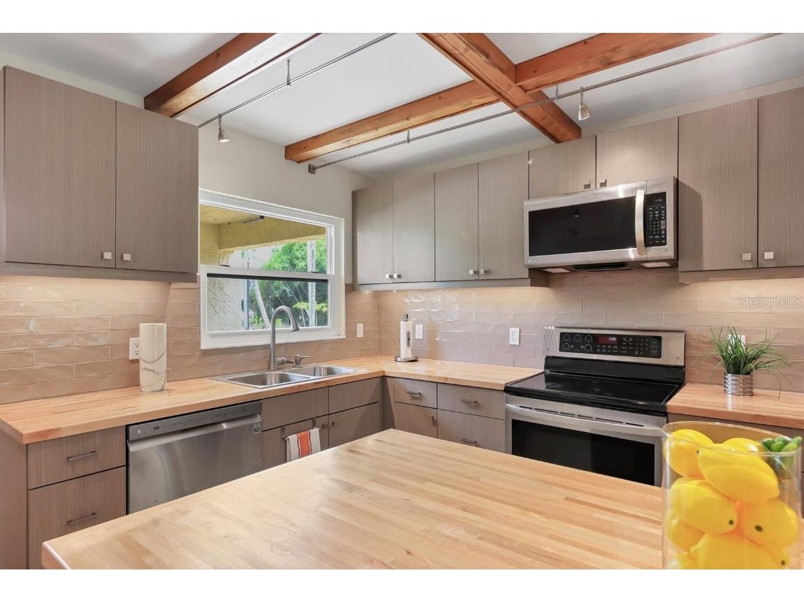 1650 Pine Tree Lane #105 Sarasota FL 34236 - HUDSON BAYOU A4657196 image10