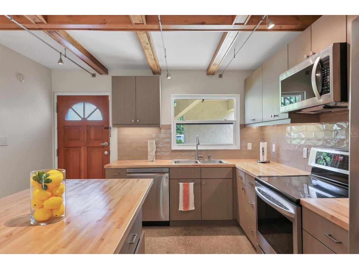 1650 Pine Tree Lane #105 Sarasota FL 34236 - HUDSON BAYOU A4657196 image9