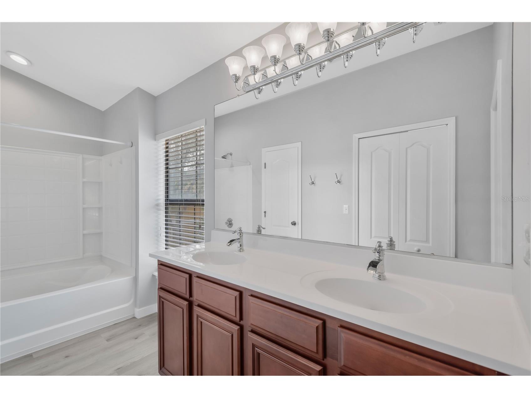 16505 Kingletridge Avenue Lithia FL 33547 TB8483473 image18