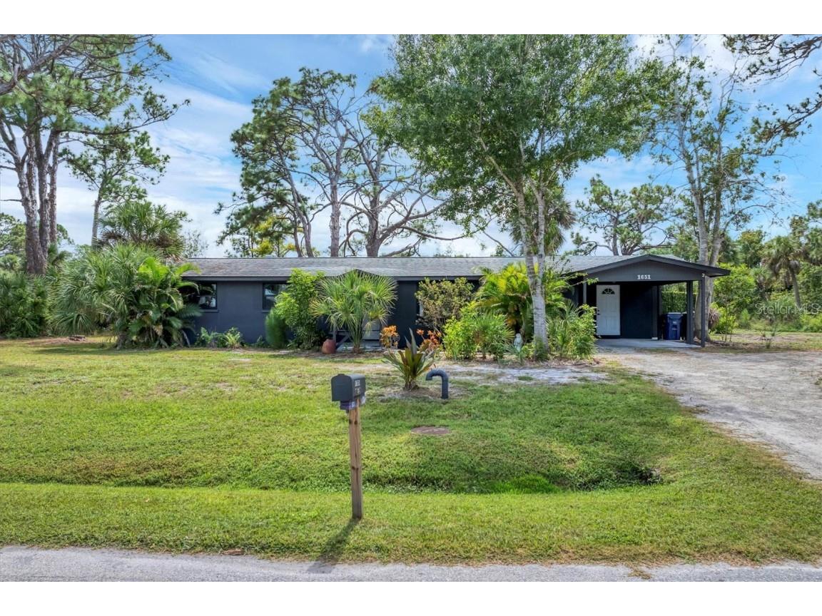 1651 Lakeview Place Englewood FL 34223 D6143973 image1