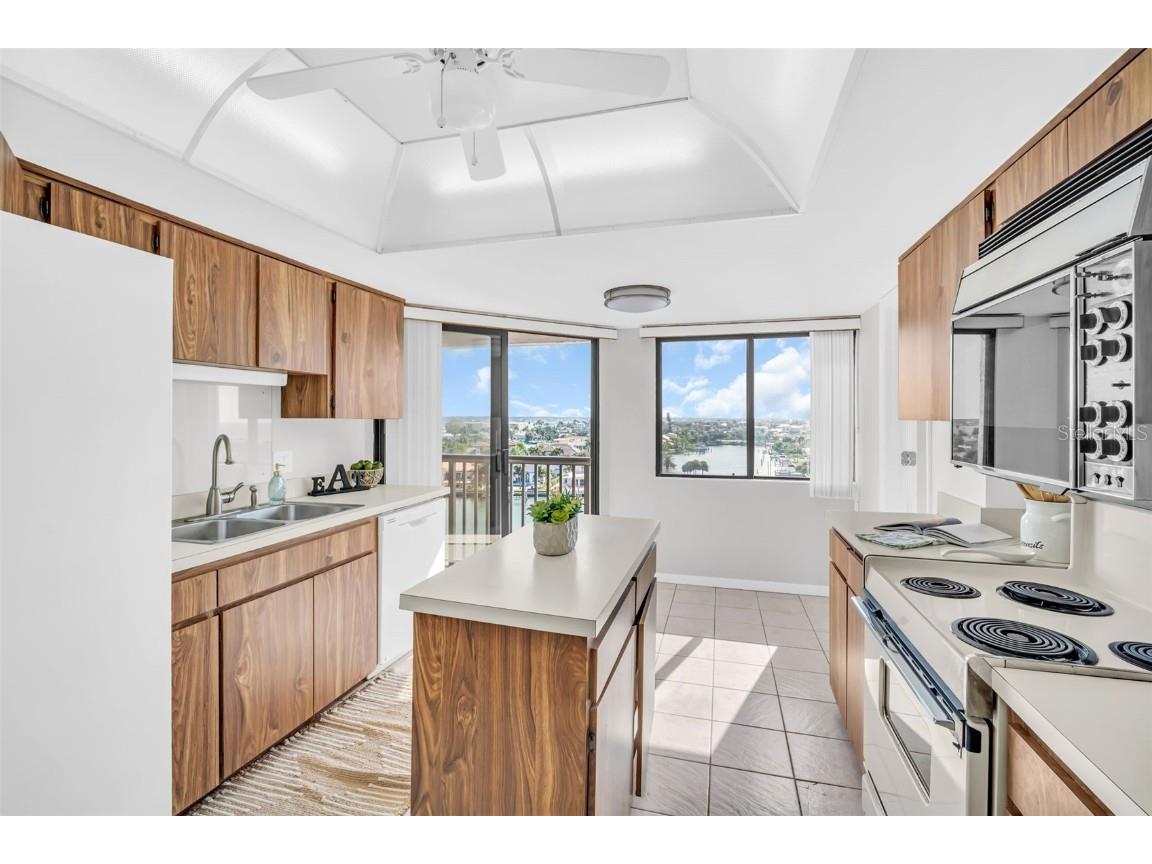 1651 Sand Key Estates Ct #74 Clearwater Beach FL 33767 - CLEARWATER HARBOR TB8455602 image17