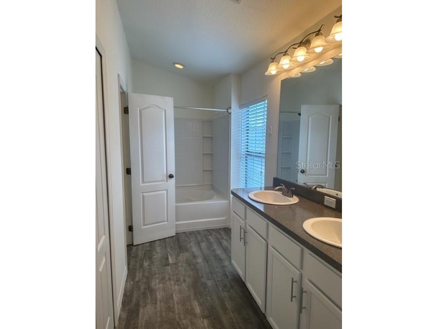 16517 Kingletridge Avenue Lithia FL 33547 TB8452594 image6