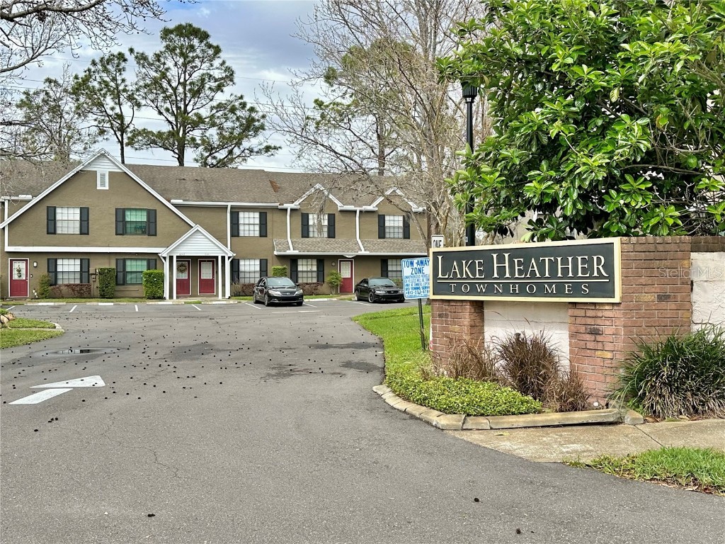 16543 Lake Brigadoon Circle Tampa FL 33618 TB8331852 image1