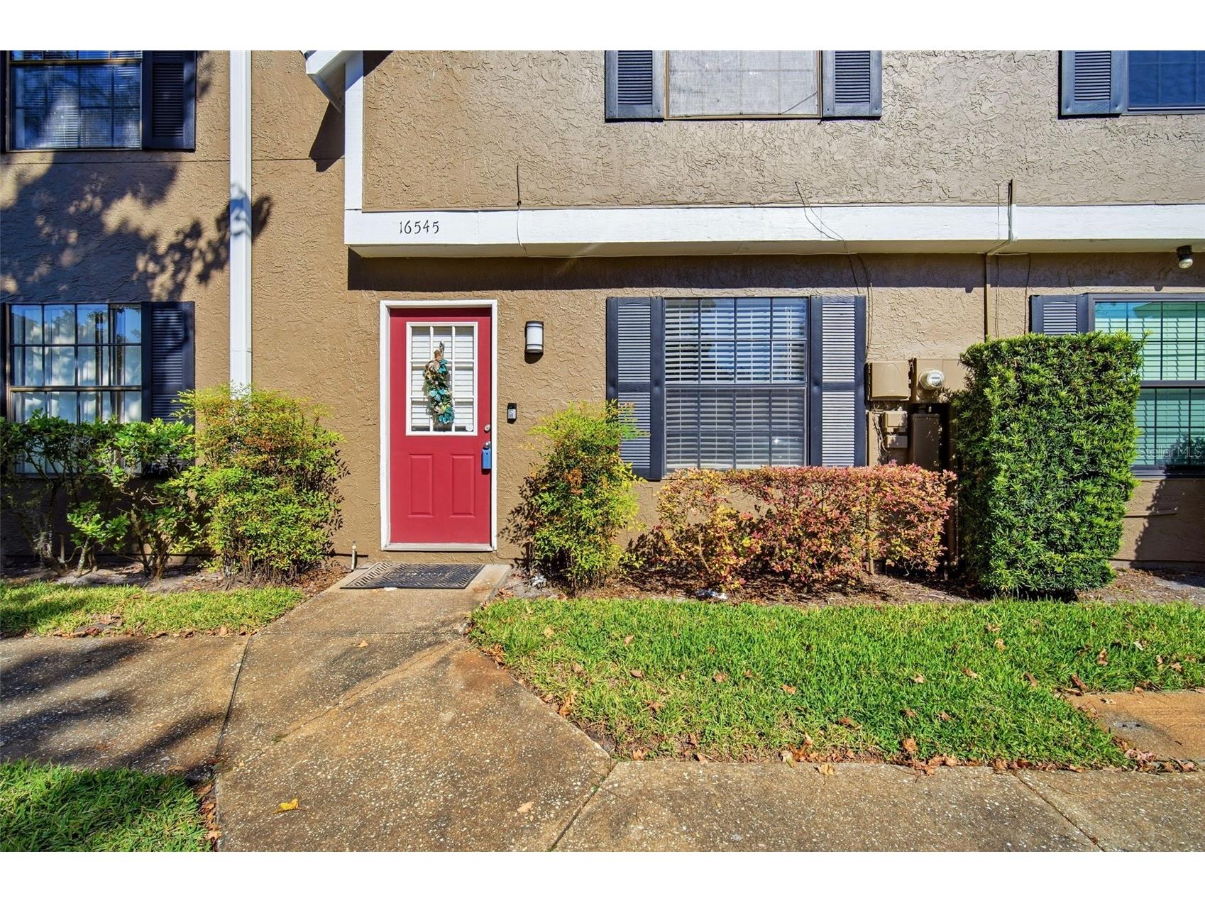 16545 Lake Brigadoon Circle Tampa FL 33618 TB8494503 image1