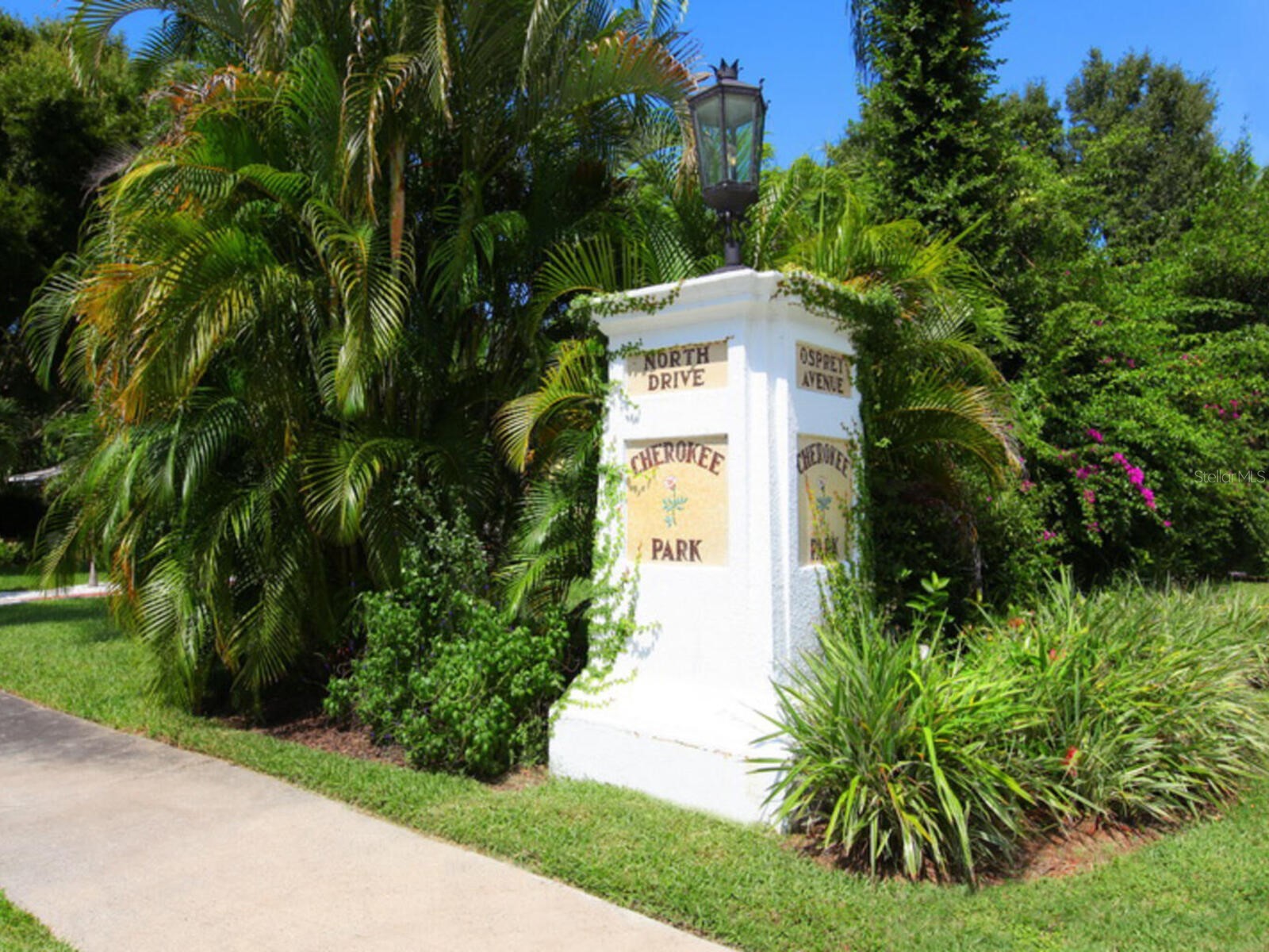 1655 South Drive Sarasota FL 34239 A4684423 image66