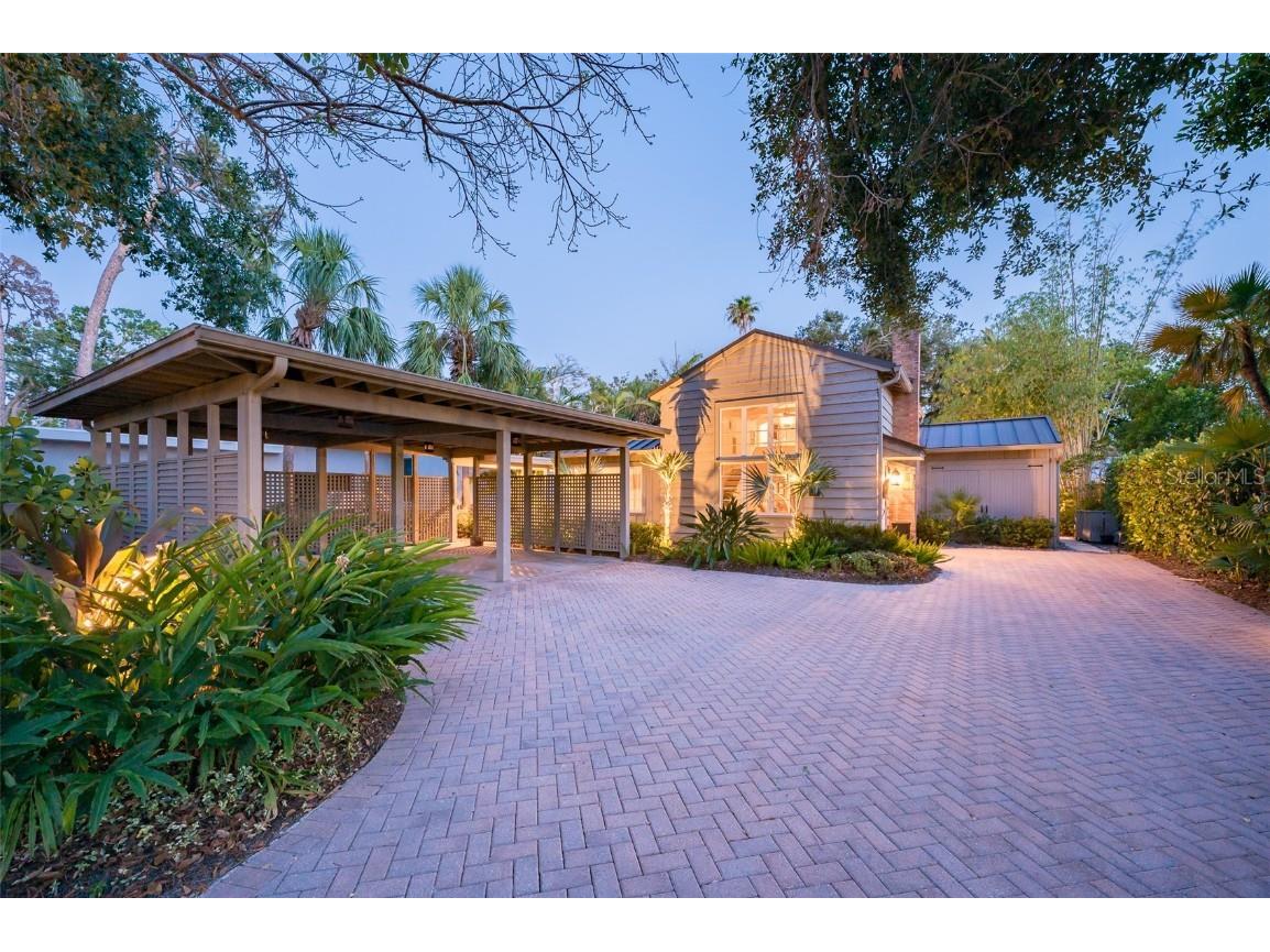 1656 Hillview Street Sarasota FL 34239 A4632706 image1