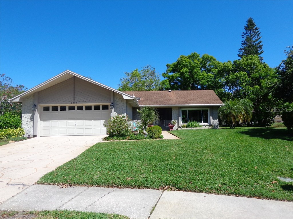 1658 Macdonnell Court Palm Harbor FL 34684 - LAKE TARPON U8237351 image1