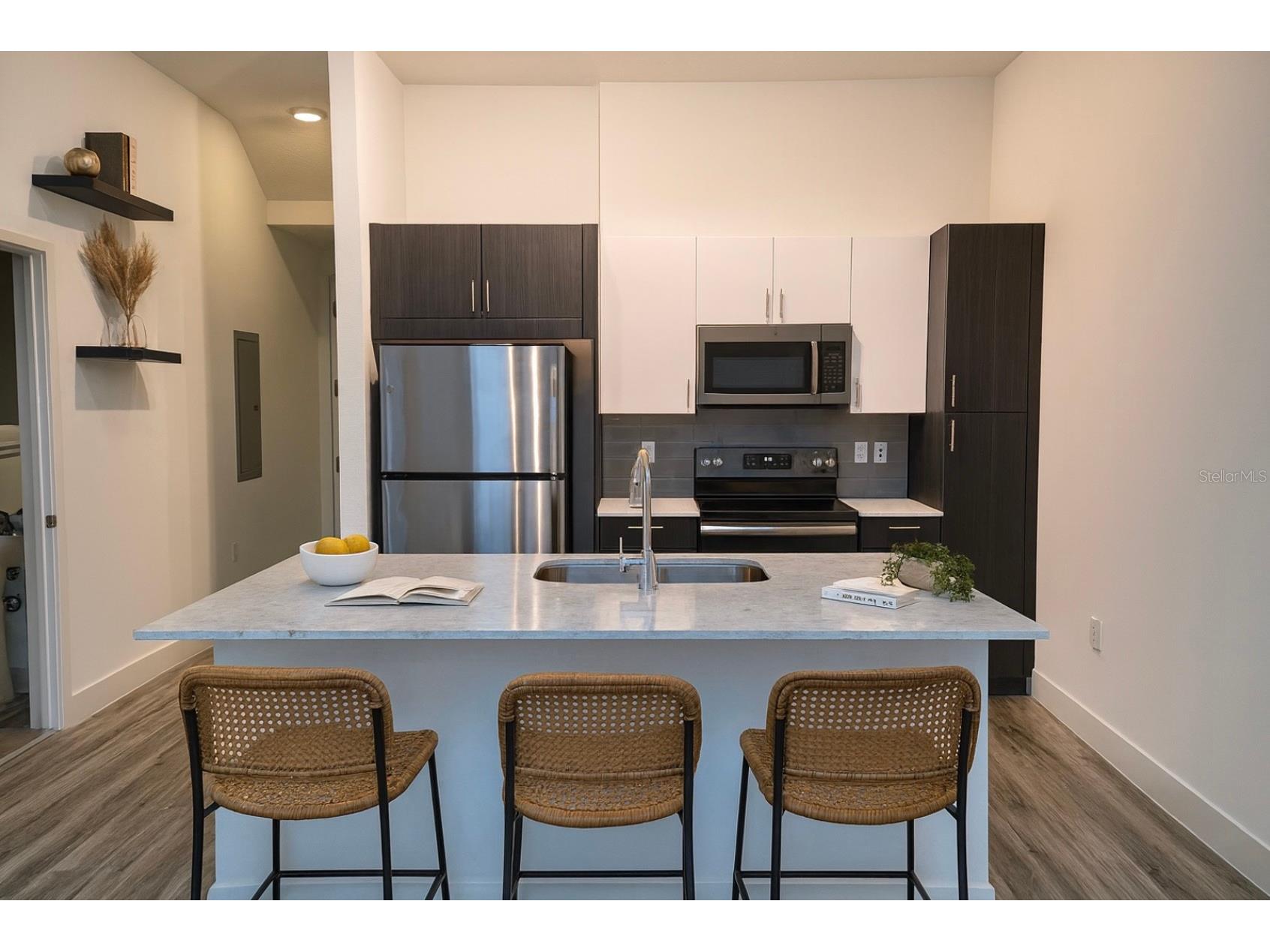 1659 2nd Street Sarasota FL 34236 A4684020 image2
