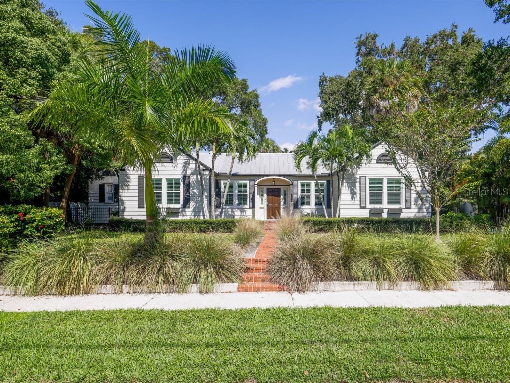 1659 Hawthorne Street Sarasota FL 34239 A4586515 image1