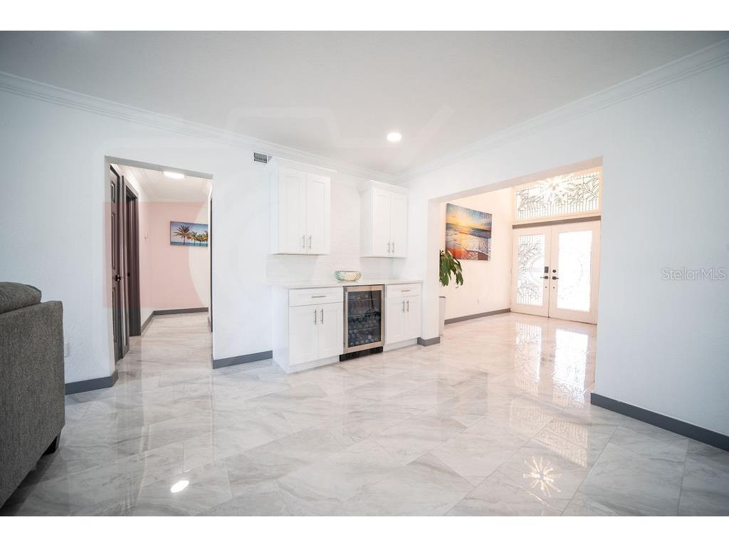 166 Bayside Drive Clearwater Beach FL 33767 TB8423867 image3