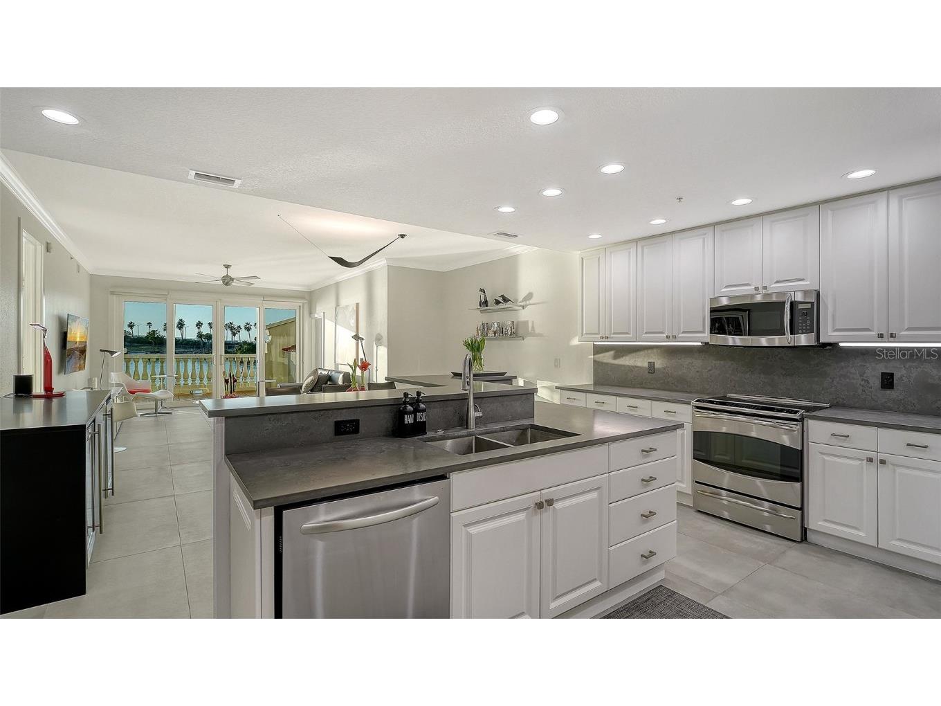 166 Golden Gate Point #22 Sarasota FL 34236 - SARASOTA BAY A4672526 image16