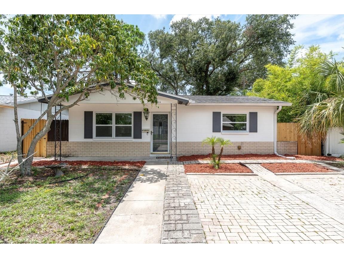 166 SW Lincoln Circle N Saint Petersburg FL 33703 TB8413491 image1