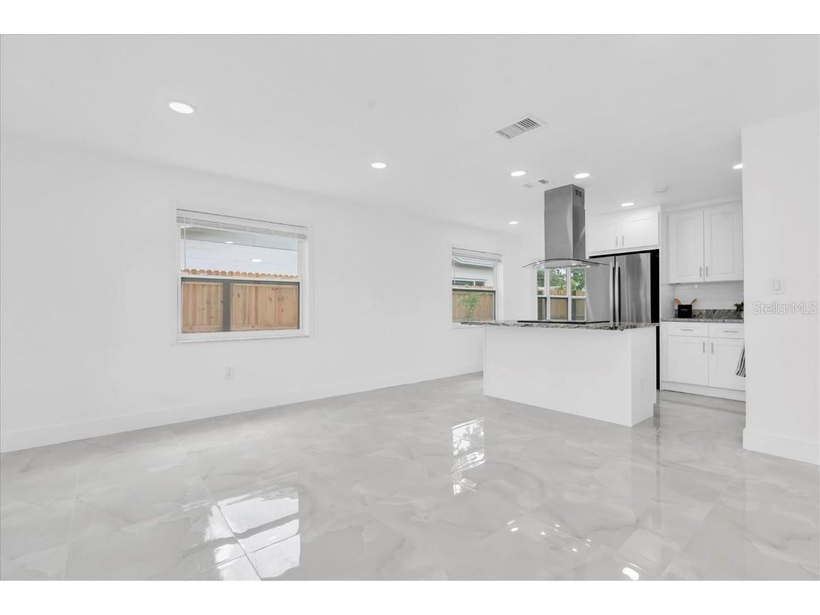 166 SW Lincoln Circle N Saint Petersburg FL 33703 TB8413491 image2