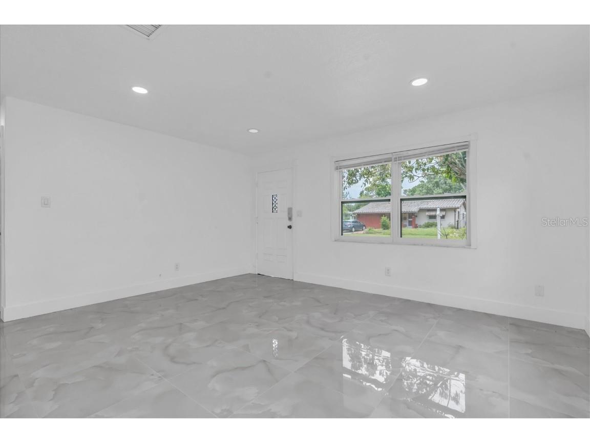 166 SW Lincoln Circle N Saint Petersburg FL 33703 TB8413491 image4