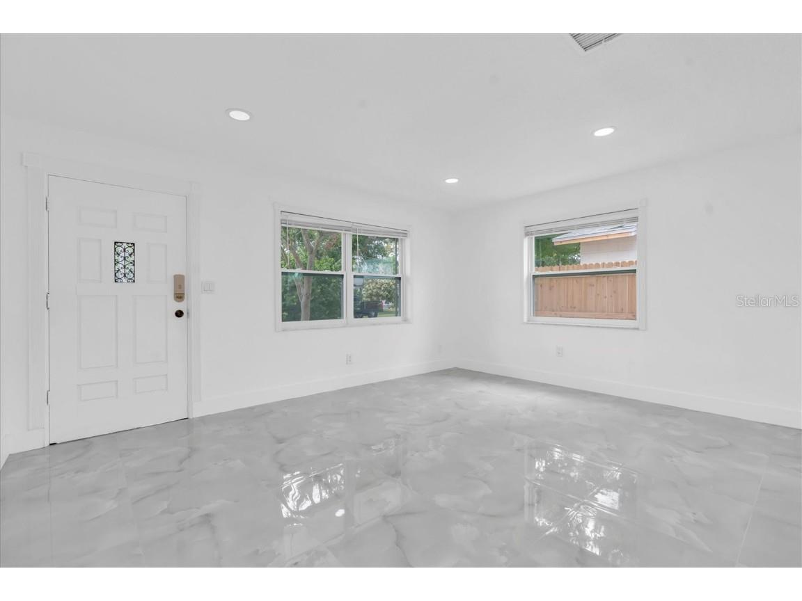 166 SW Lincoln Circle N Saint Petersburg FL 33703 TB8413491 image5