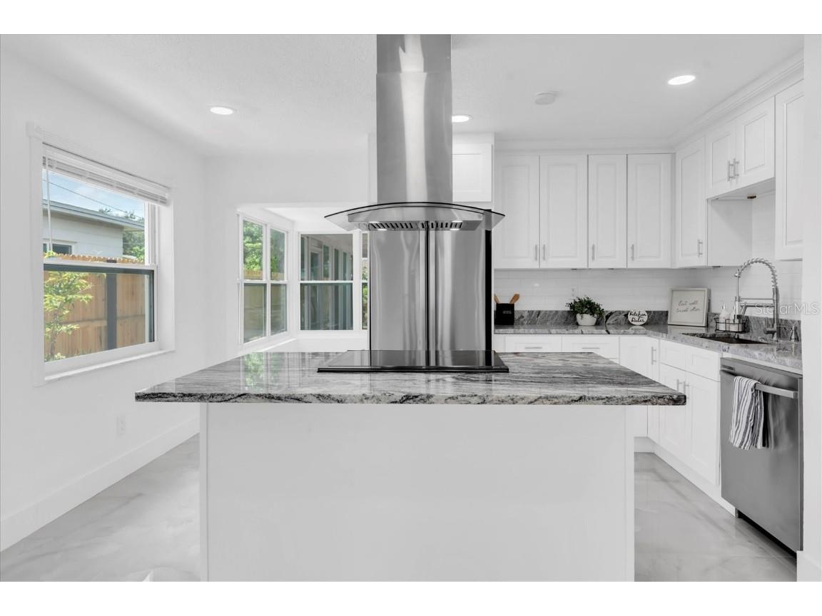 166 SW Lincoln Circle N Saint Petersburg FL 33703 TB8413491 image6