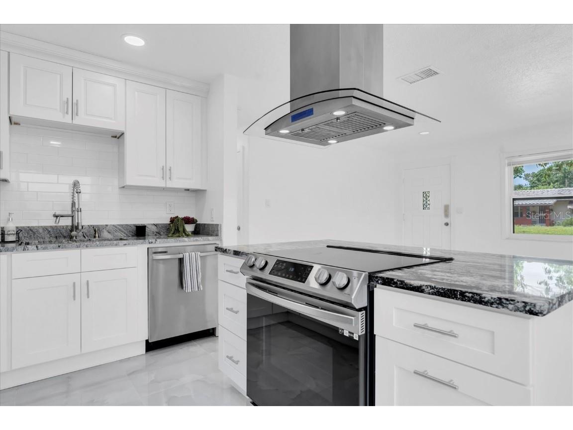 166 SW Lincoln Circle N Saint Petersburg FL 33703 TB8413491 image8