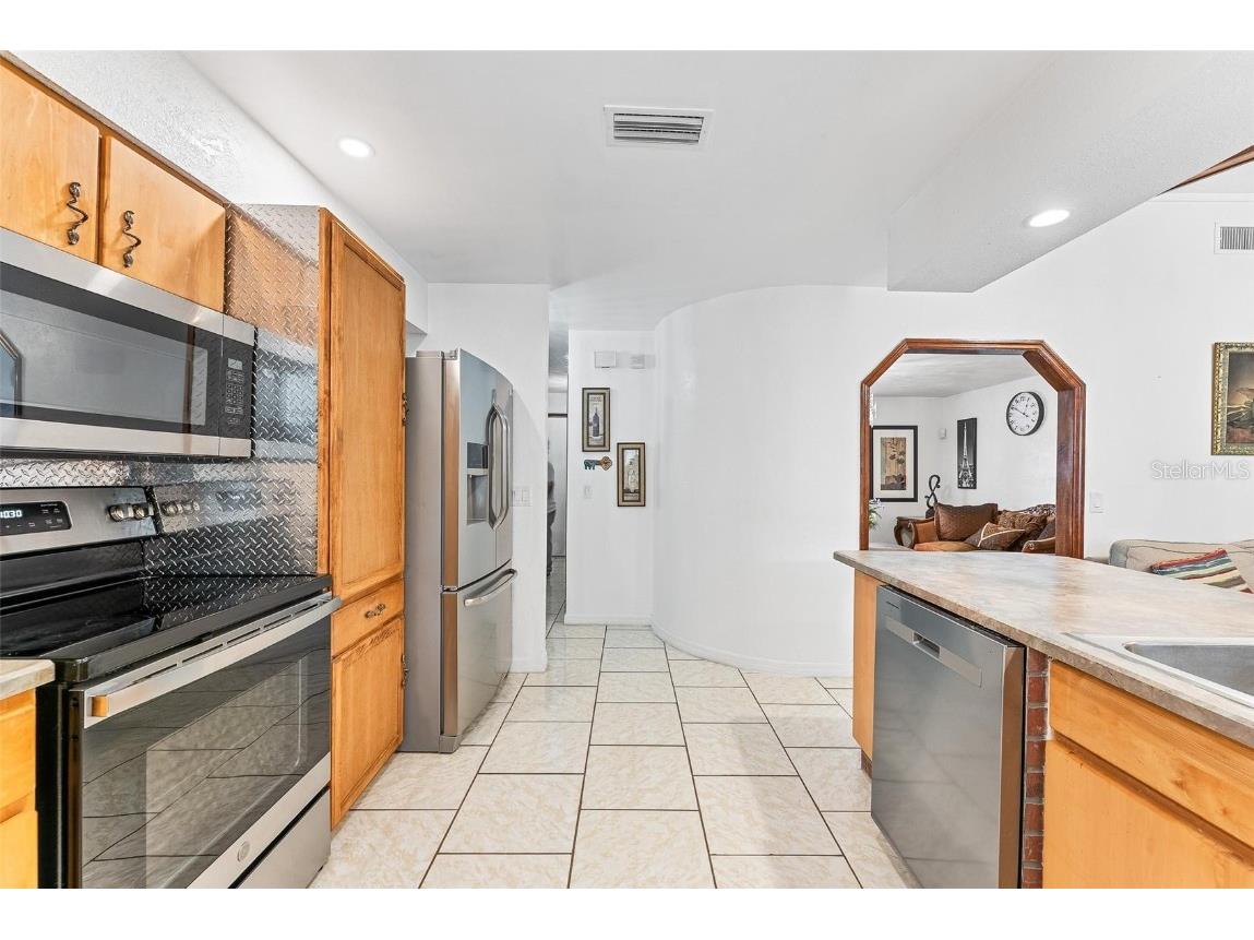 1660 E Apache Circle Deltona FL 32725 V4943221 image8