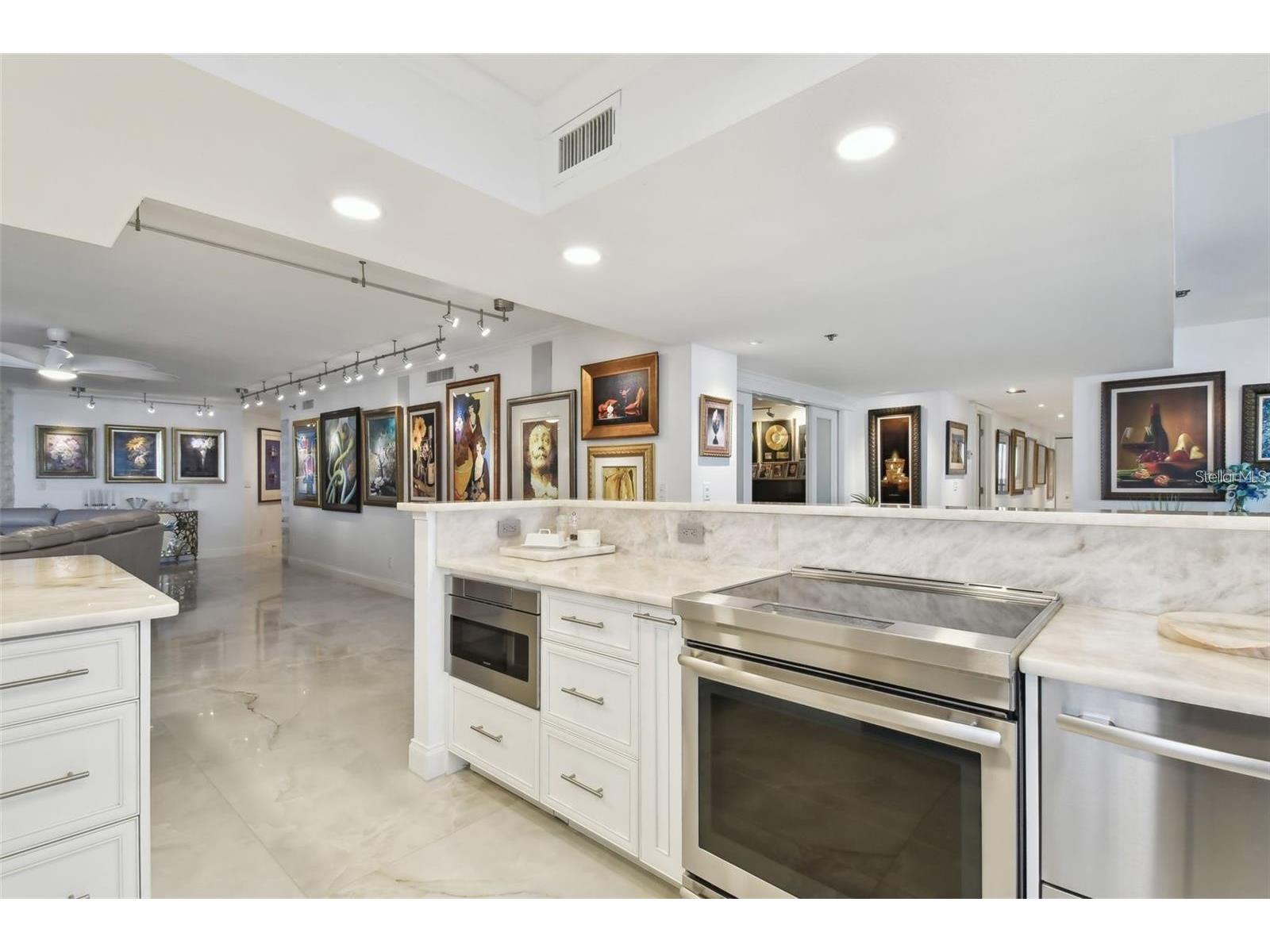 1660 Gulf Boulevard #PH1 Clearwater Beach FL 33767 - GULF OF AMERICA BEACH INTERC TB8472100 image10